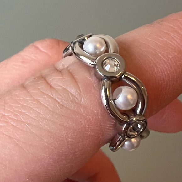 Swatch Crystal Pearl Ring - Picture 6 of 6